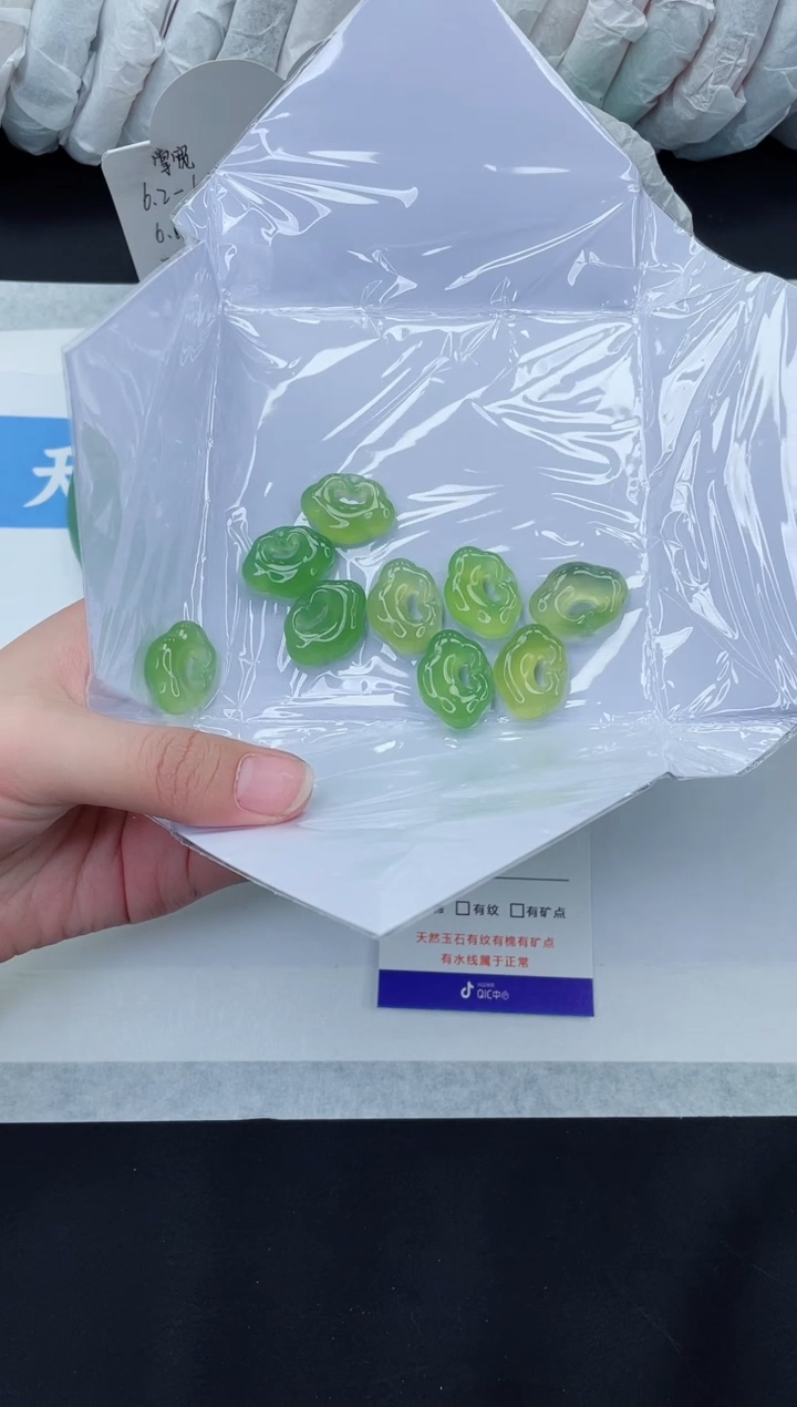 【闪购商品】石英质玉手镯未镶嵌吊坠