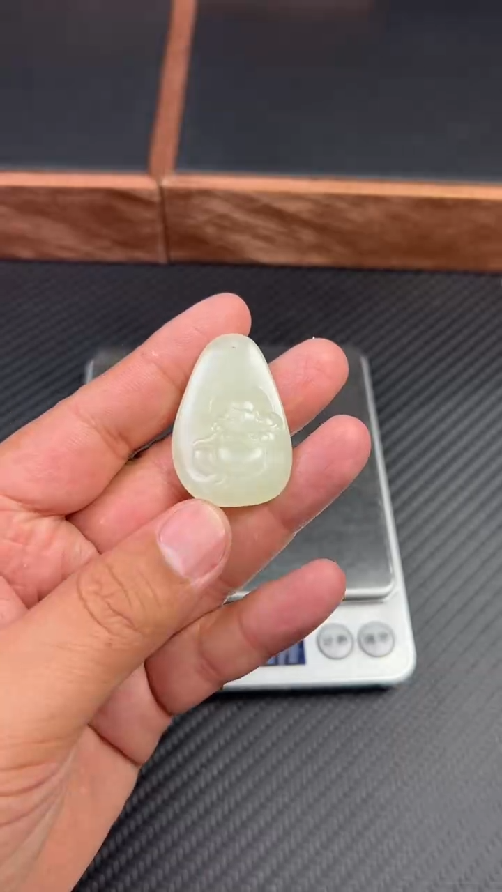 【闪购商品】和田玉吊坠(赠链)未镶嵌且末微色差迪克兰一细