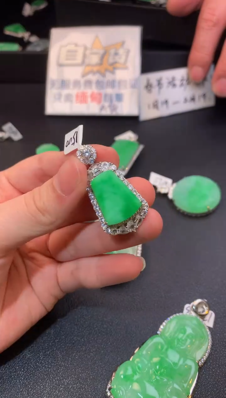 【闪购商品】翡翠颈饰银S925镶嵌翡翠