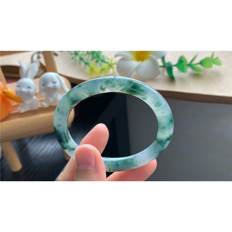 天然翡翠12.03批11371号52.4-46.2-8-8.2！贵妃圆条天然翡翠手镯