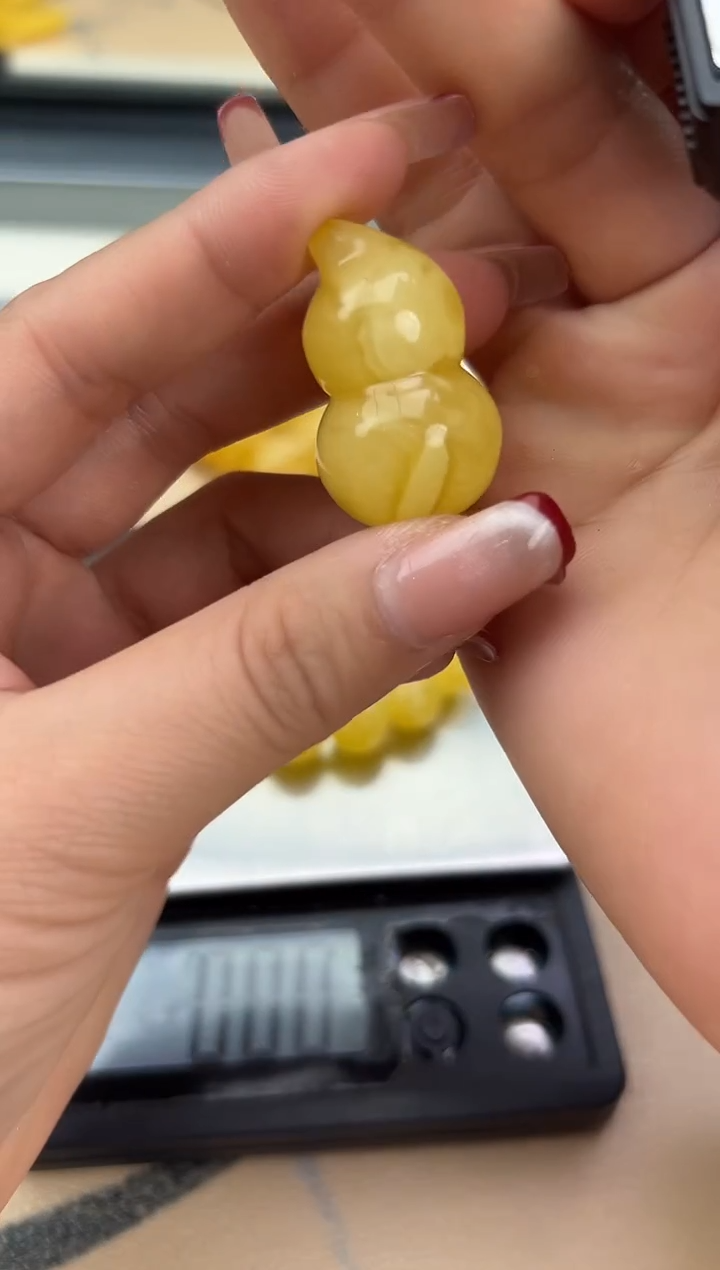 【闪购商品】琥珀裸石未镶嵌蜜蜡吊坠