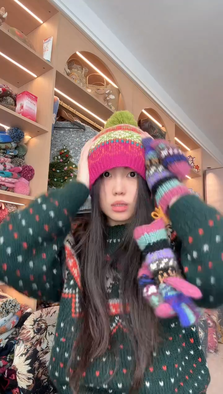 羊毛火龙果色帽 