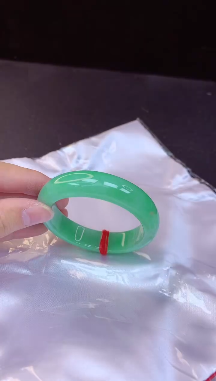 【闪购商品】翡翠手镯未镶嵌54+贵妃