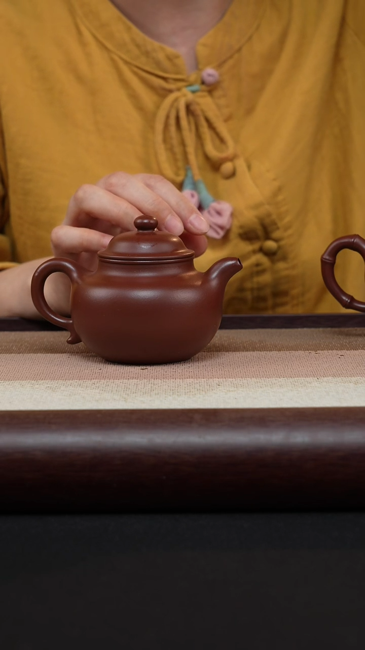 【闪购商品】紫砂茶壶紫袍玉砂-莲子MH-1811