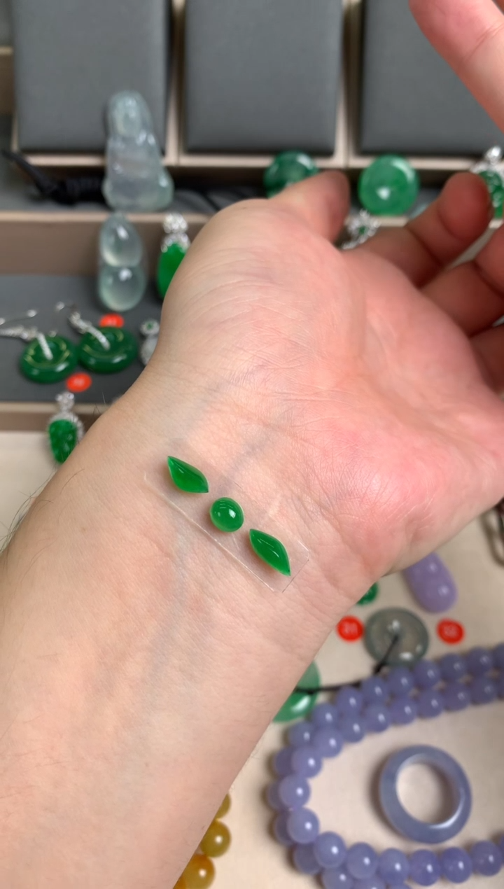 未镶嵌定制翡翠裸玉