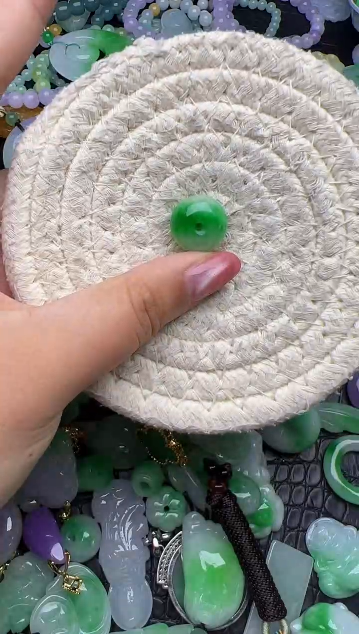 颈饰未镶嵌翡翠天然缅甸翡翠吊坠