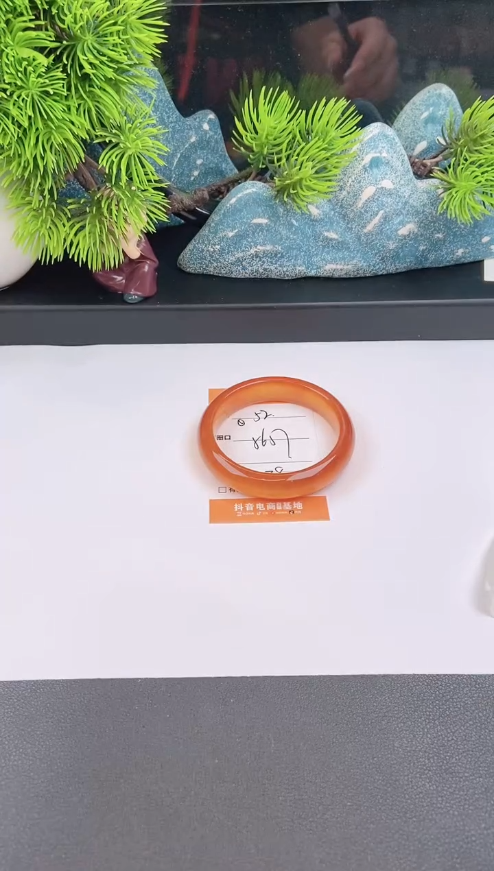 石英质玉手镯未镶嵌52