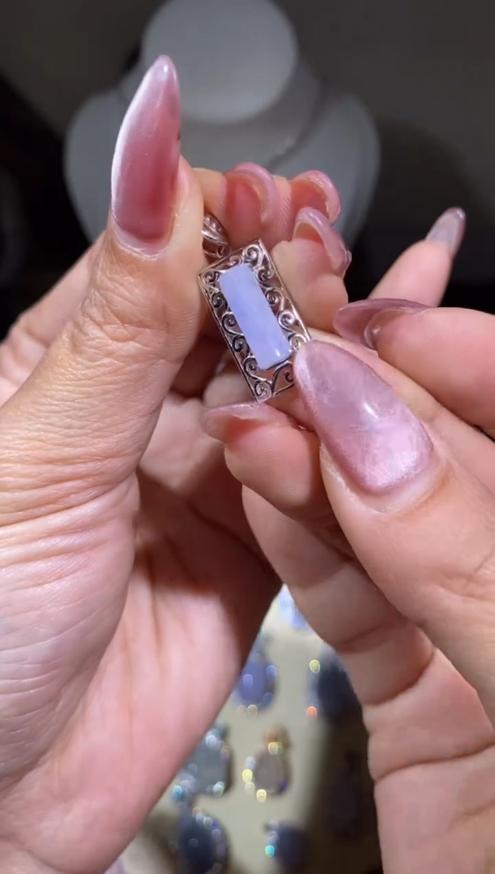 【闪购商品】翡翠吊坠(不含链)银S925镶嵌天然a货翡翠