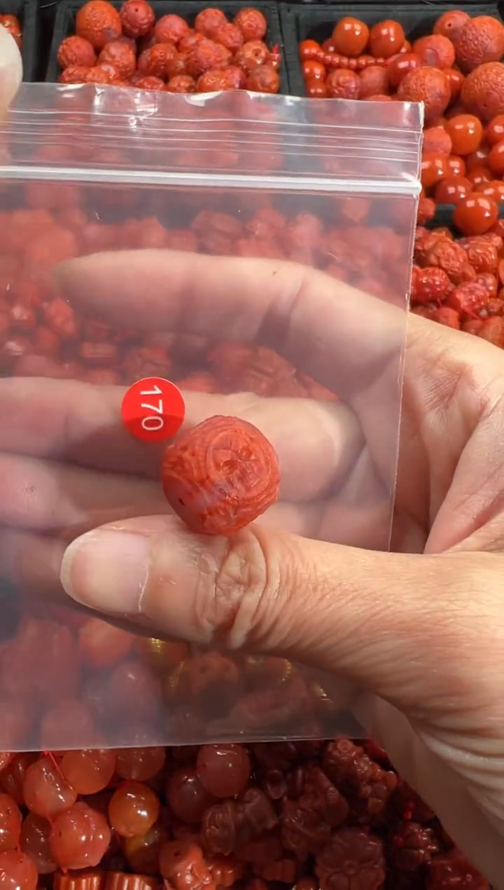 南红玛瑙未镶嵌颈饰1