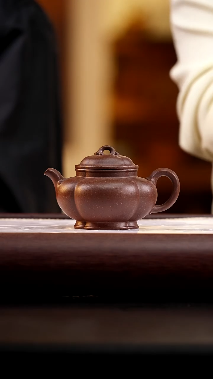 茶壶紫砂紫玉金砂海棠宫灯