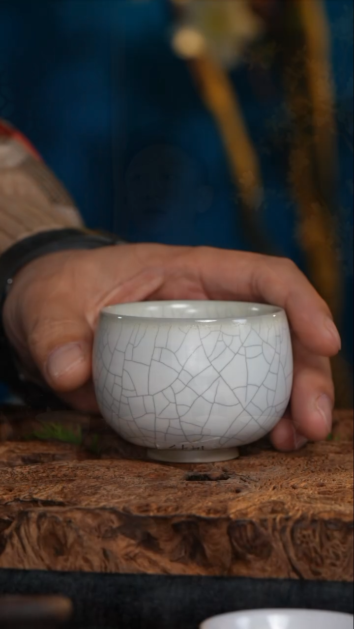 【闪购商品】【1444】已开价 亚光白釉开片折口杯