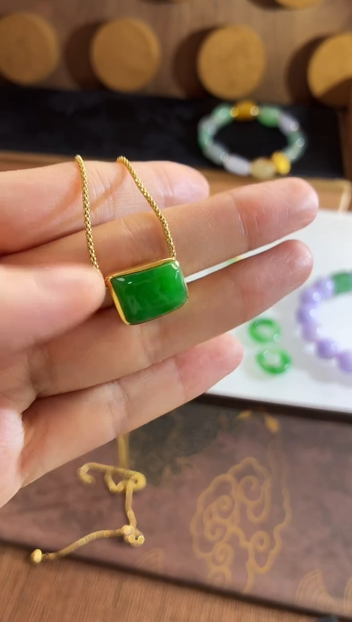 吊坠(不含链)18K金镶嵌翡翠吊坠