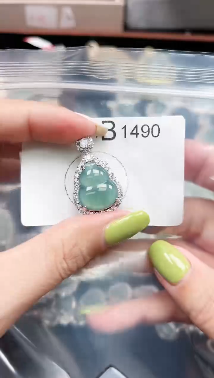 【闪购商品】翡翠颈饰未镶嵌1490赠皮绳