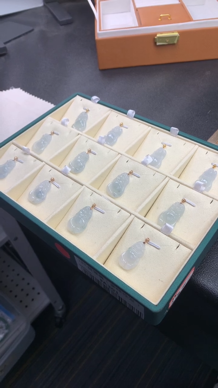 颈饰18K金镶嵌翡翠FA301 翡翠佛 多样性发其一赠皮绳