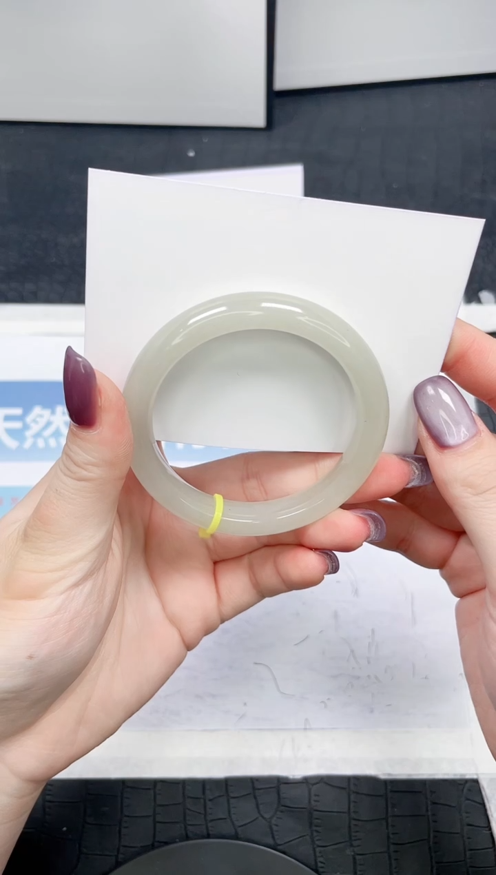 【闪购商品】石英质玉手镯未镶嵌114-52