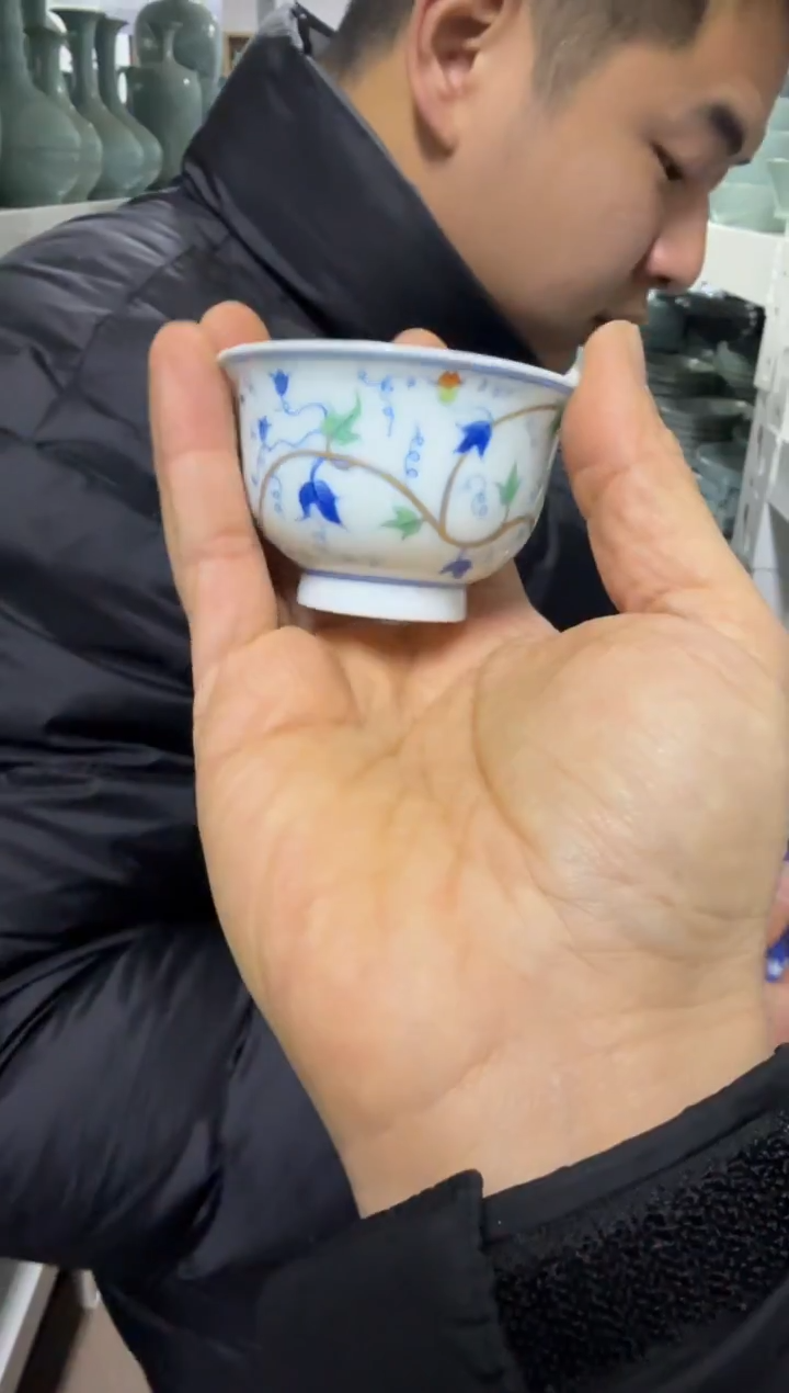 72-1斗彩缠枝铃铛杯（御晴堂）