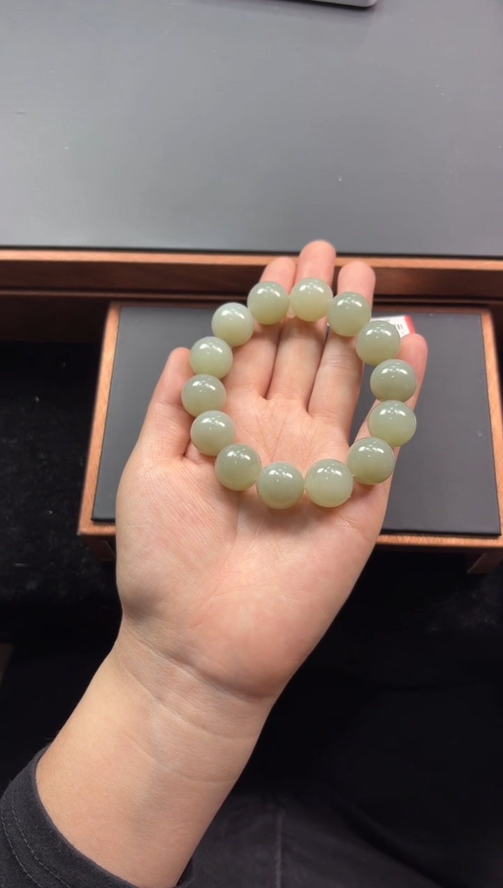【闪购商品】和田玉手串未镶嵌且末微色差近矿卡16