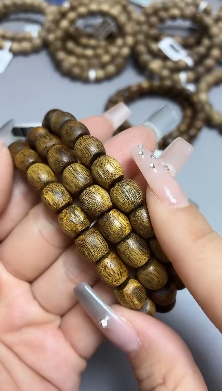 沉香手串海南乌身圆叶老型单圈0.9+虫漏多样性发其一