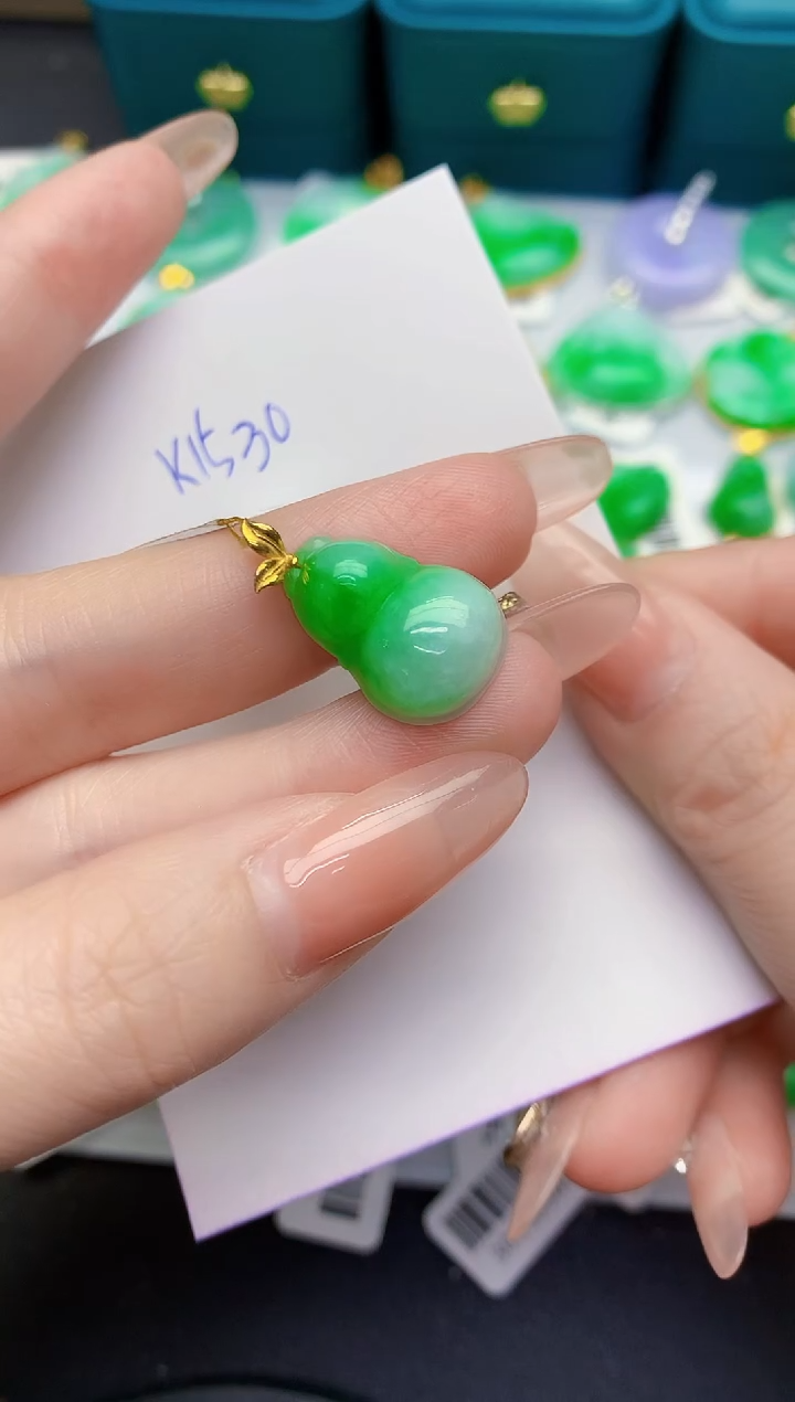 颈饰18K金镶嵌翡翠缅甸天然翡翠A货