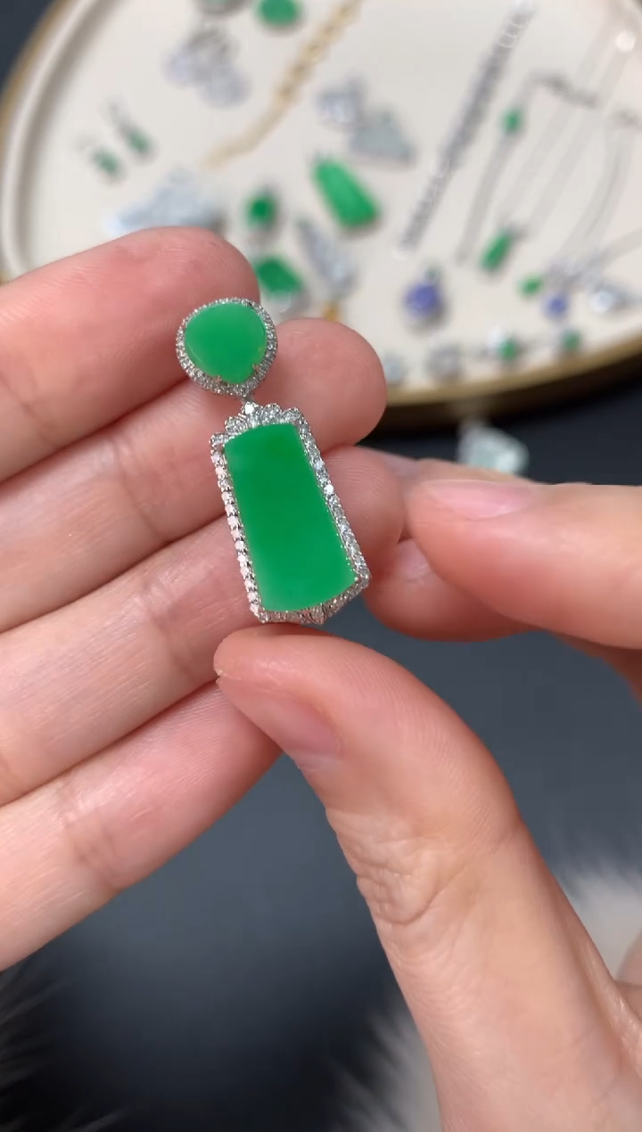 【闪购商品】翡翠吊坠(不含链)18K金镶嵌8800