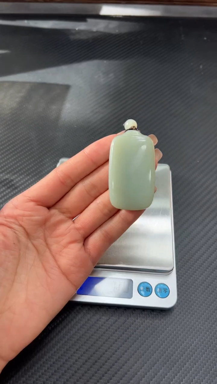 吊坠(赠链)未镶嵌和田玉且末微色差近矿吊坠M