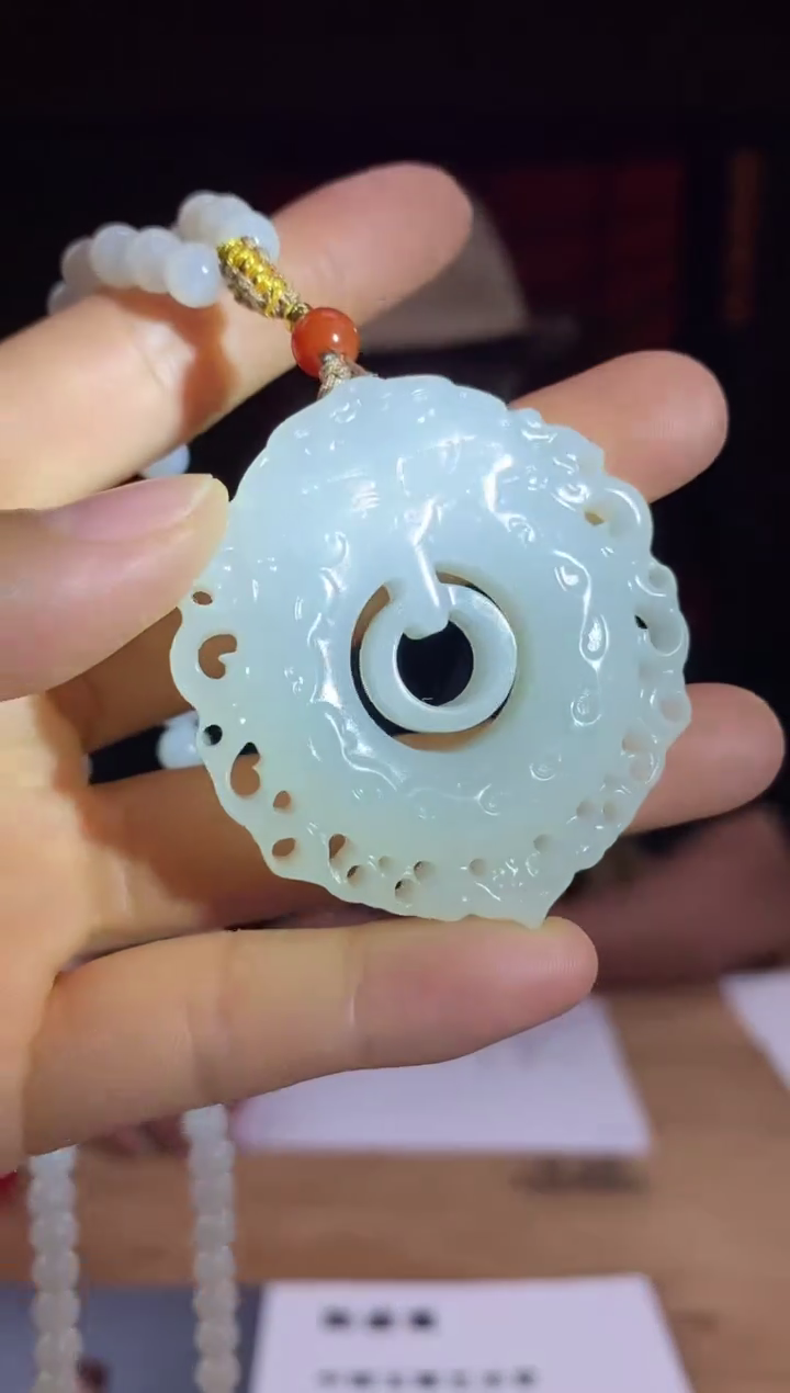 和田玉未镶嵌颈饰d737