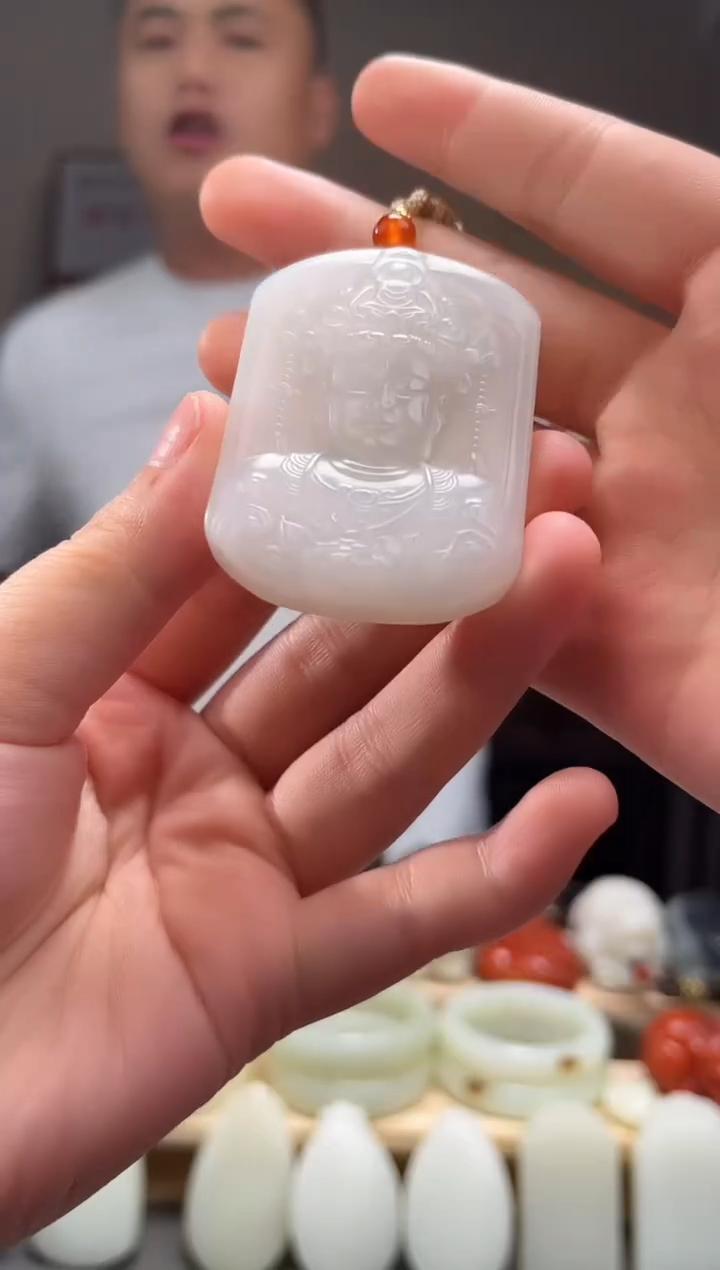 颈饰未镶嵌和田玉吊坠