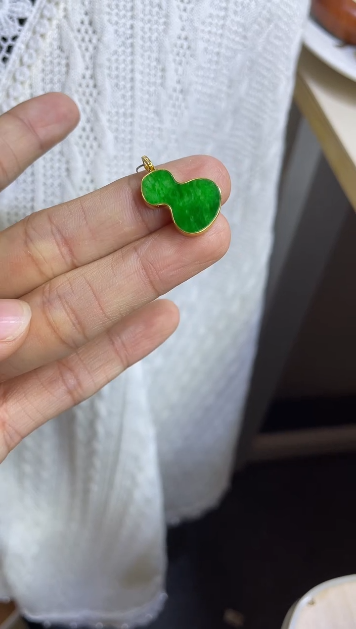 颈饰18K金镶嵌翡翠假一赔三