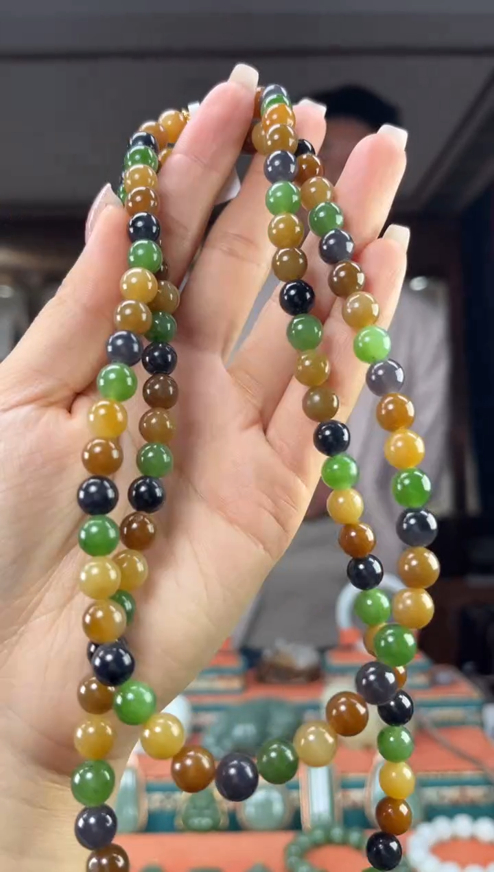 颈饰未镶嵌和田玉佩佩