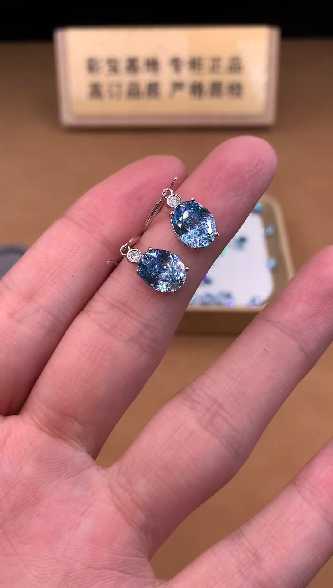 银S925镶嵌耳坠海蓝宝石2222