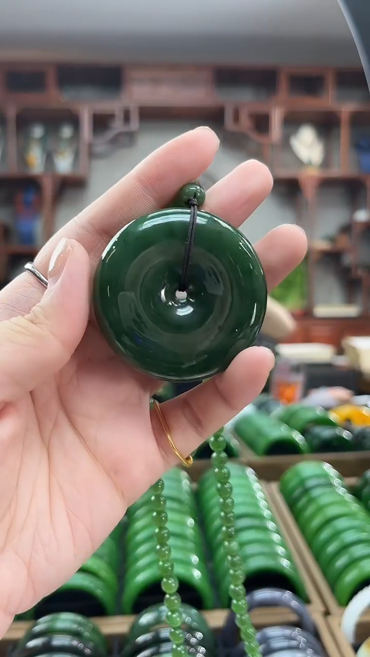 颈饰未镶嵌和田玉平安扣