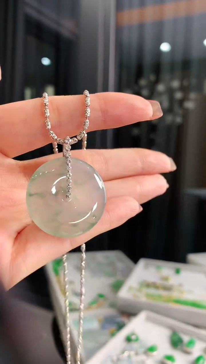 【闪购商品】翡翠吊坠(不含链)18K金镶嵌吊坠