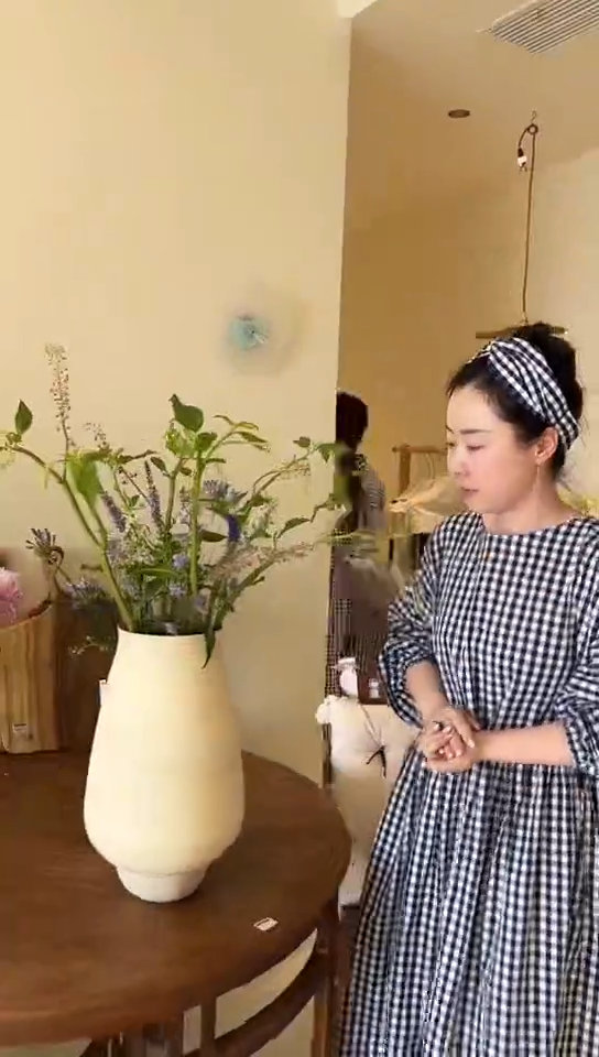 摆件0000000000花器白高0540