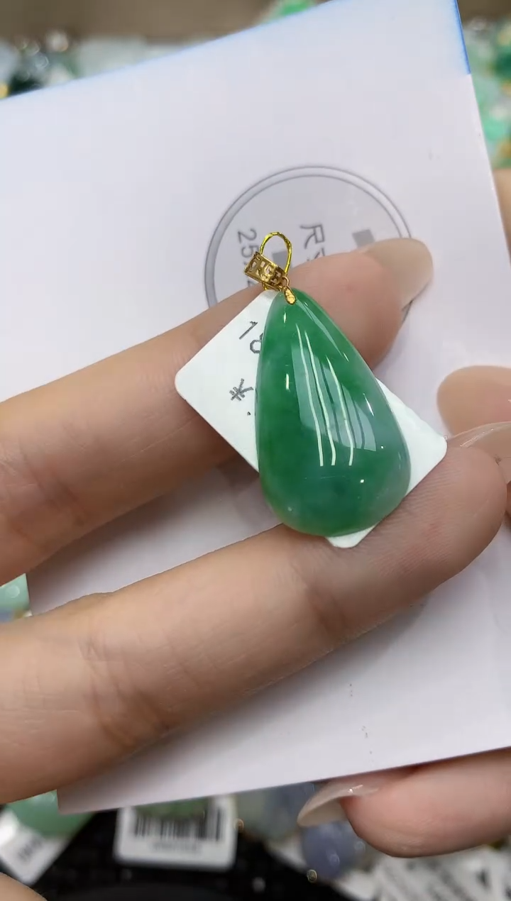 颈饰18K金镶嵌翡翠111111111111