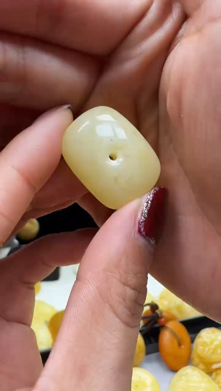 【闪购商品】琥珀裸石未镶嵌挂坠