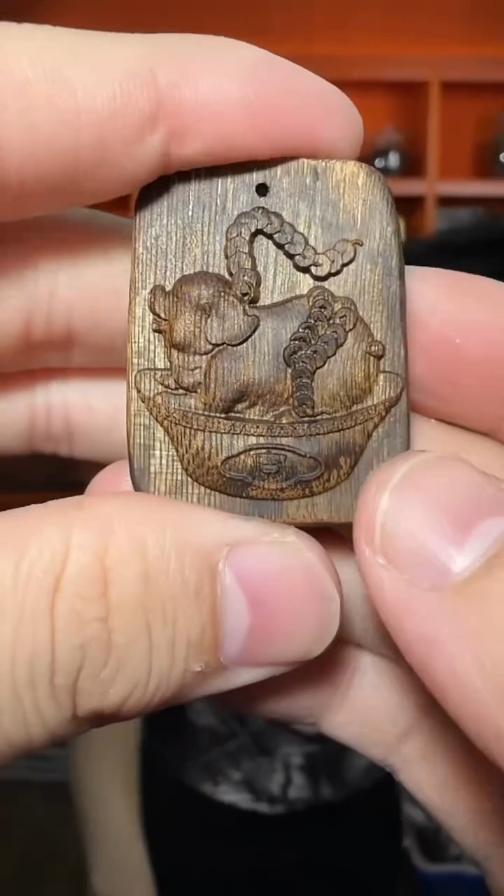 沉香吊坠277号生肖猪多样性发一