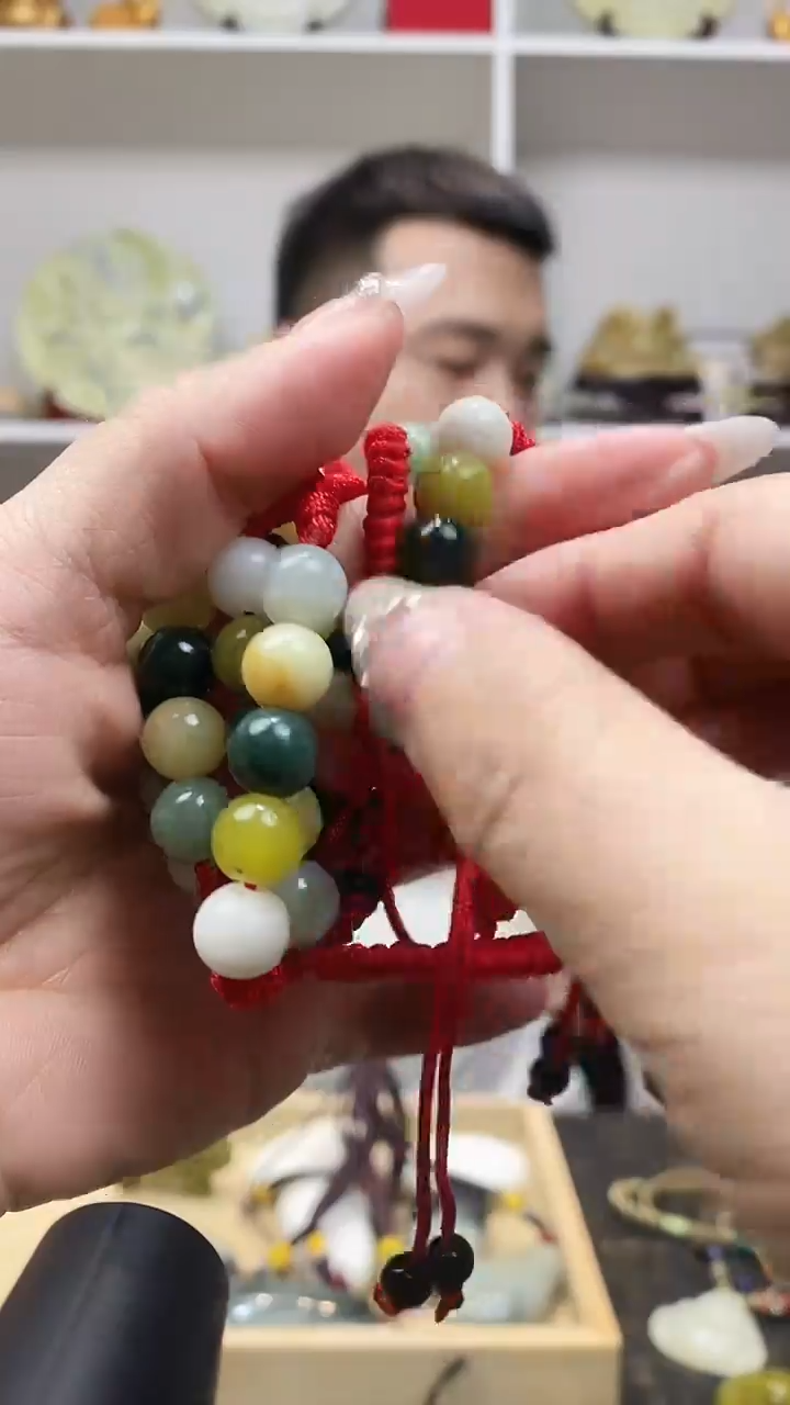 未镶嵌岫玉手串多样性发其中之一