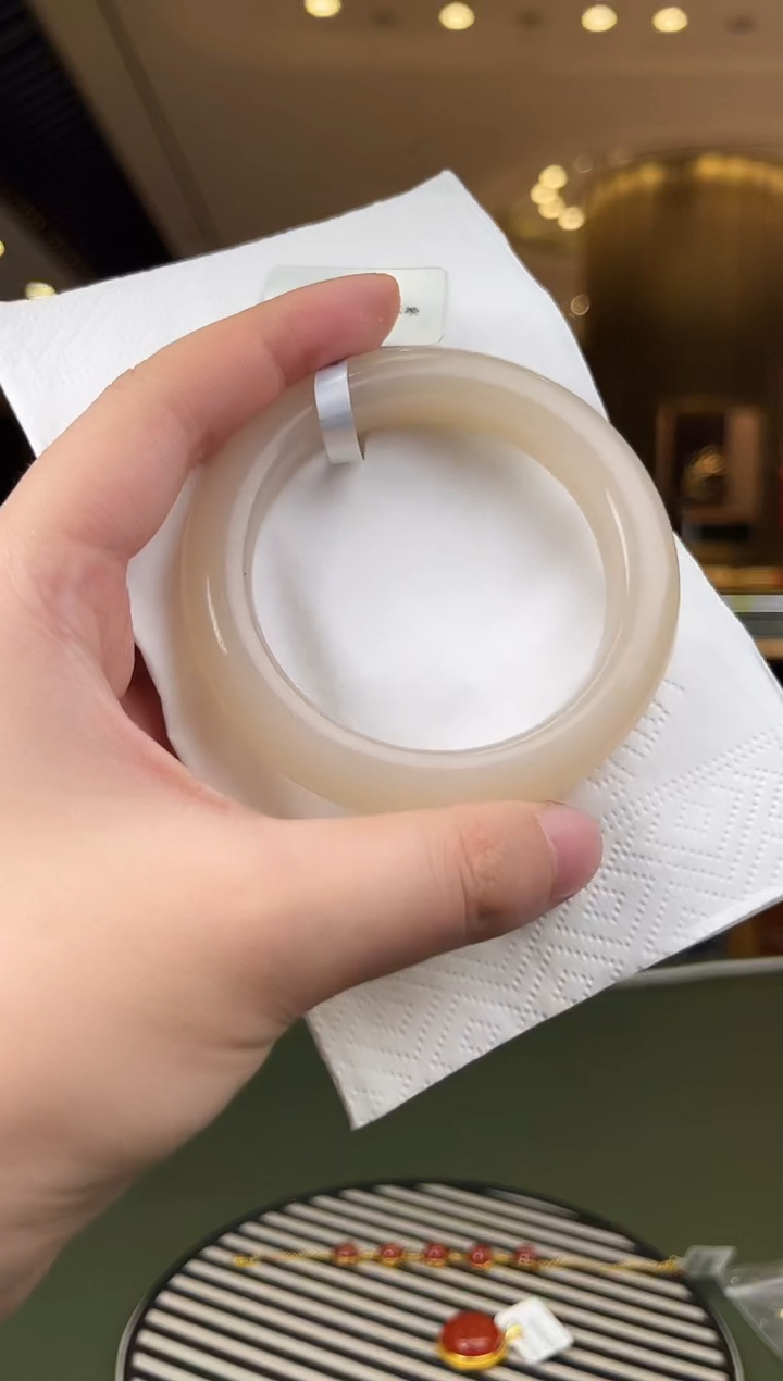 【闪购商品】和田玉手镯未镶嵌SH2072 多样性发其一