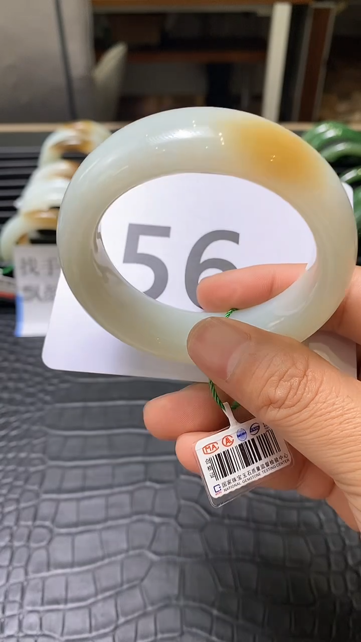 【闪购商品】和田玉糖玉手镯未镶嵌一个