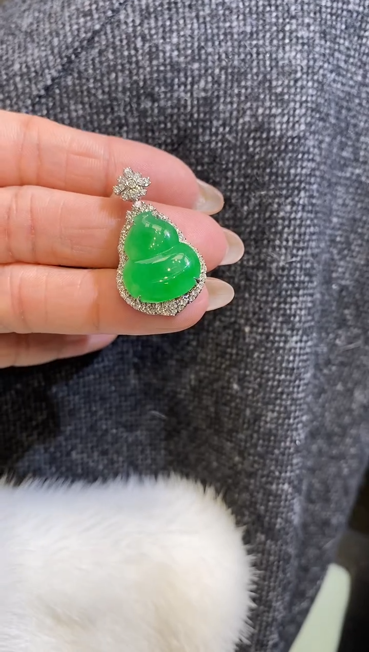 吊坠(不含链)18K金镶嵌翡翠葫芦