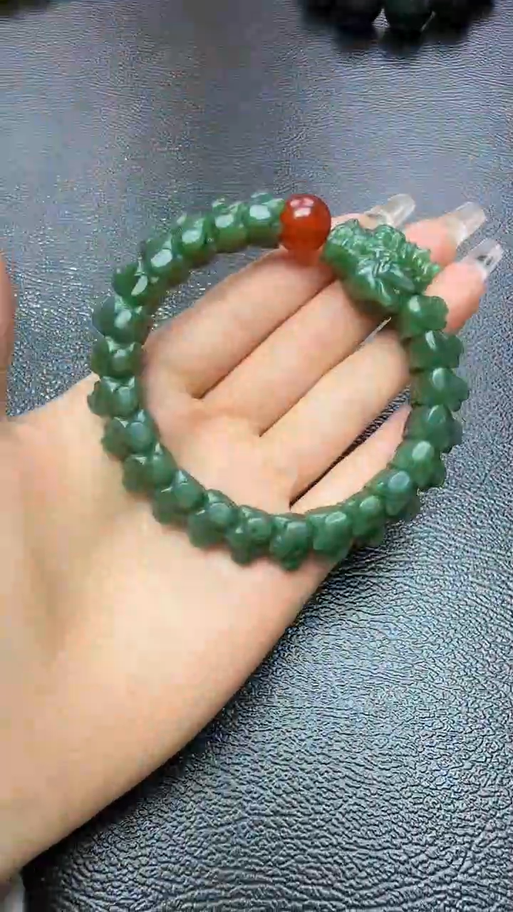 未镶嵌手链和田玉透*碧玉龙骨精品手串