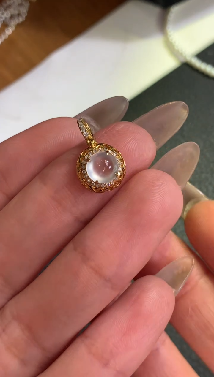 【闪购商品】翡翠颈饰18K金镶嵌蛋面