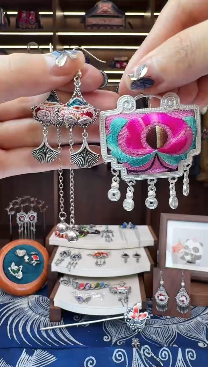 织绣26黔东南苗族刺绣