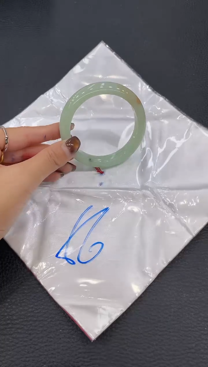 【闪购商品】翡翠手镯未镶嵌手镯