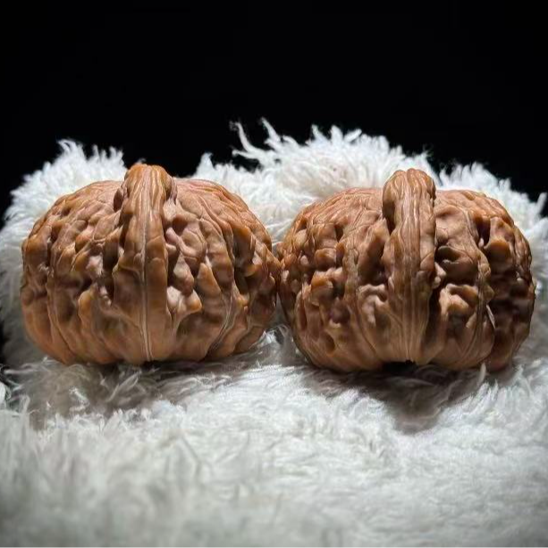 文玩四座楼狮子头麒麟纹官帽麻核桃手把件盘玩佳品