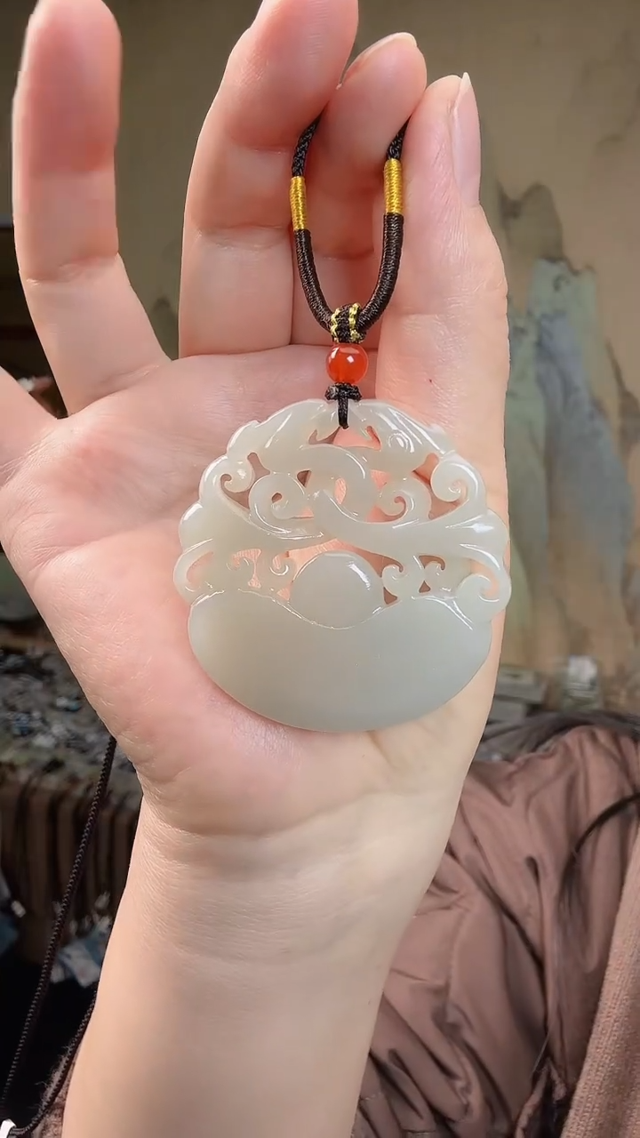 颈饰未镶嵌和田玉.