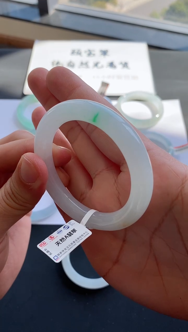 【闪购商品】翡翠手镯未镶嵌18号51.8*9.4*10.1圆条