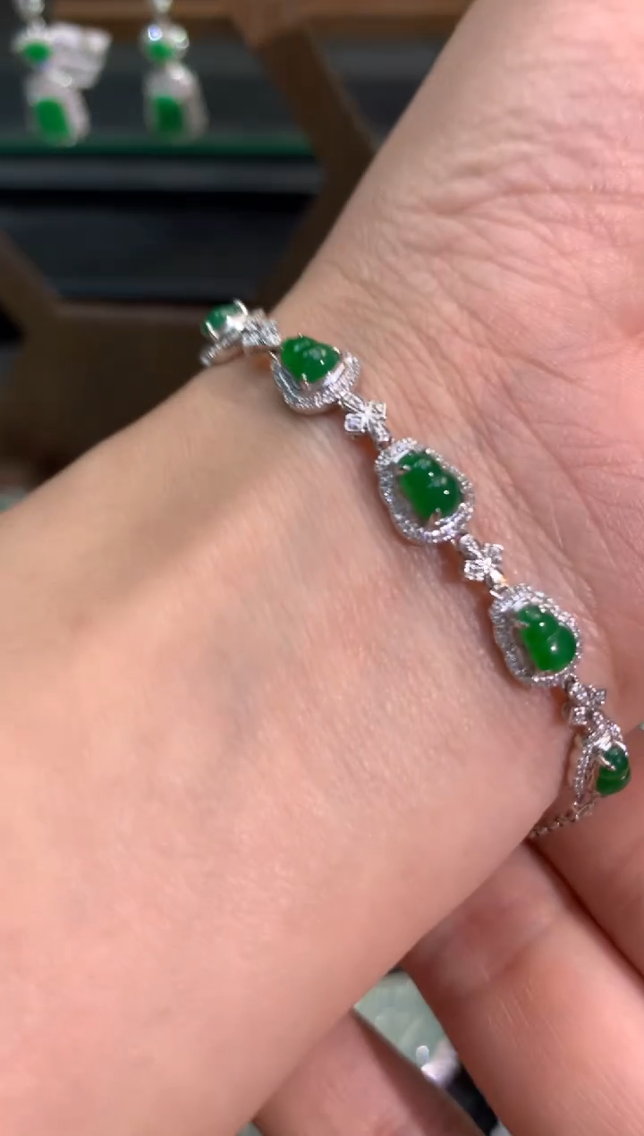 【闪购商品】翡翠吊坠(不含链)18K金镶嵌手链