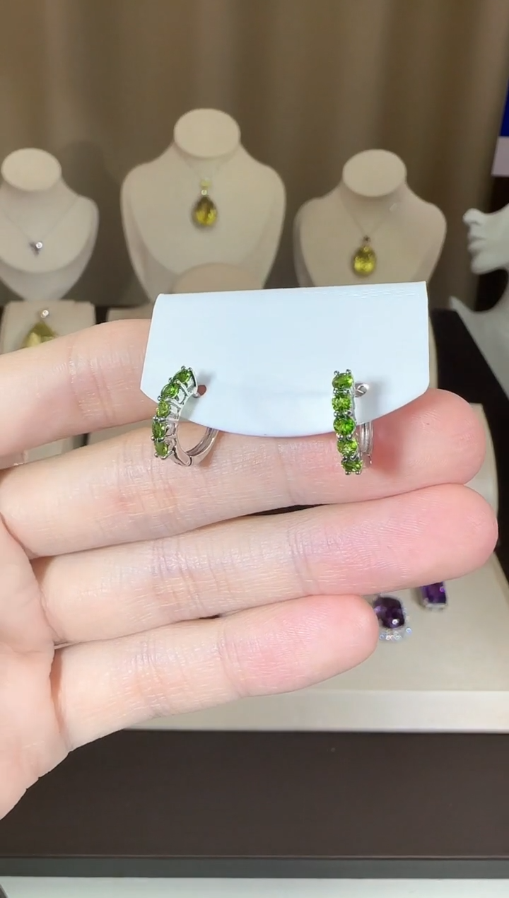 【闪购商品】透辉石耳扣银S925镶嵌3mm