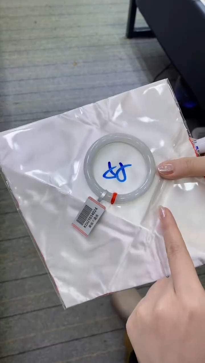 【闪购商品】翡翠手镯未镶嵌            